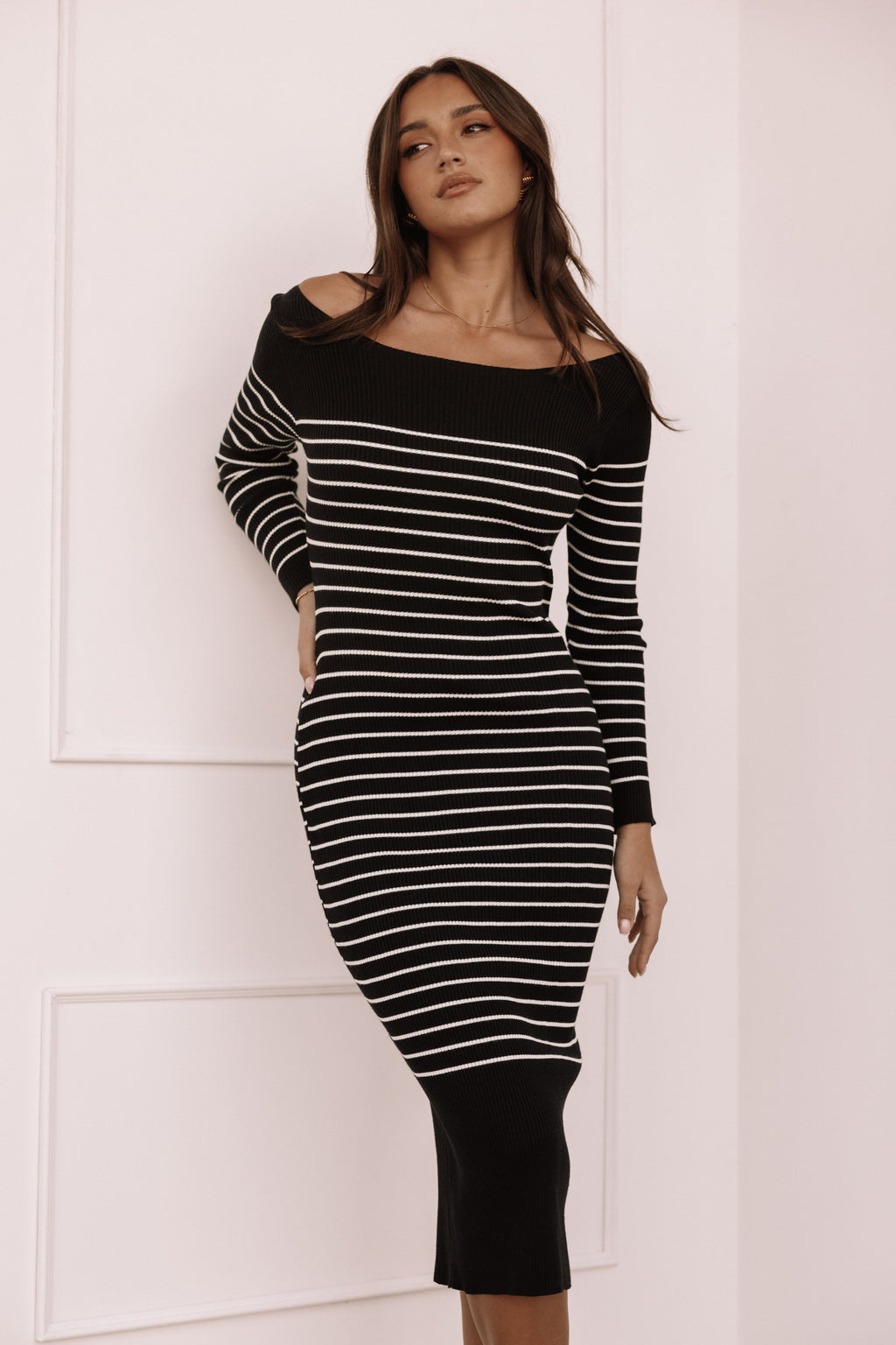 Baxtor Off the Shoulder Midi Dress - White/Black